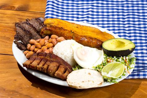  Plancha: Vibrant Flavors and Culinary Traditions of Colombia! - A Delicious Journey Through Colombian Cuisine