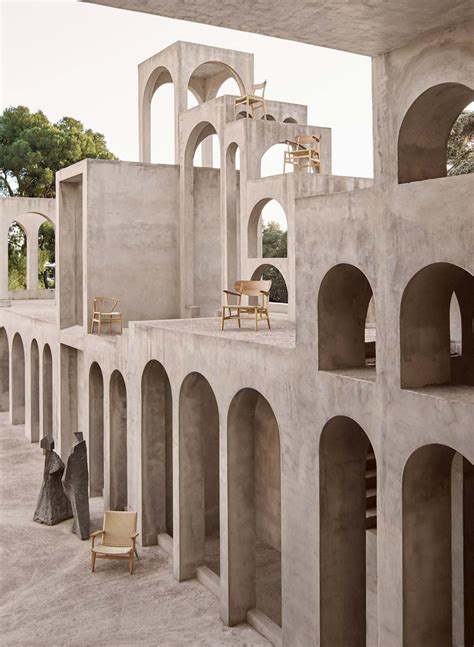  Where Are My Houses? – A Lyrical Journey Through the Labyrinthine Soul of Iranian Architecture