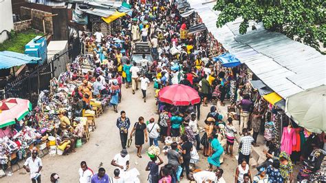  X-Ray Vision: Inside the Lives of Everyday Nigerians - A Glimpse into Nigerian History Through Intimate Storytelling